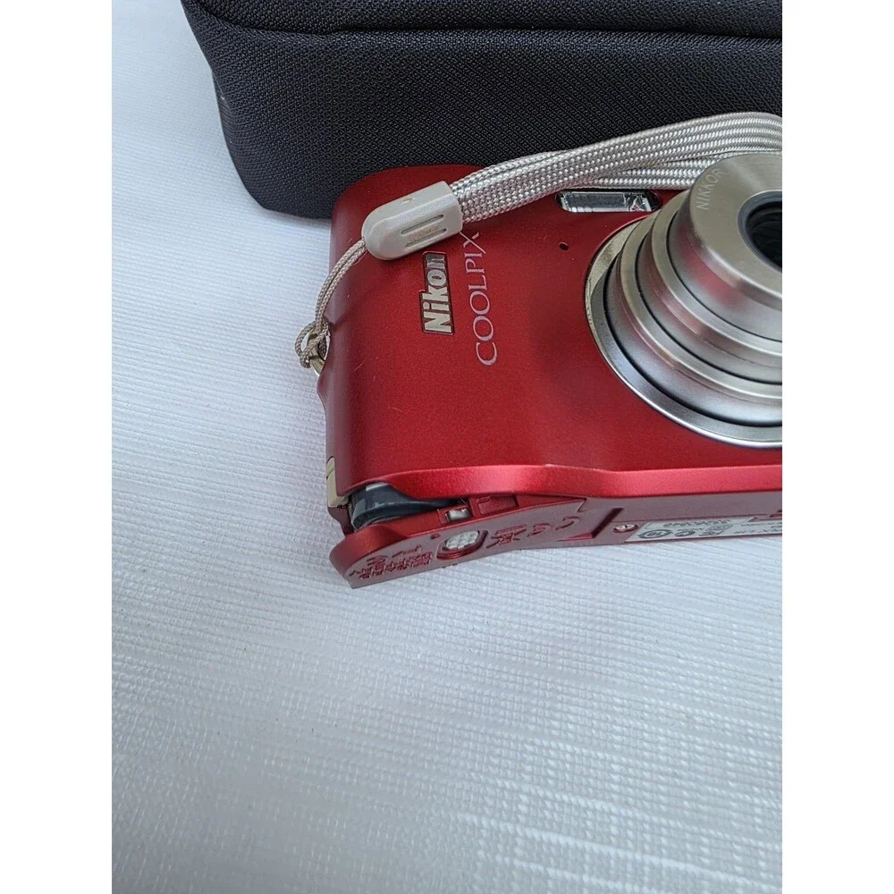 Nikon Coolpix L18 Black Camera 3X Optical Zoom  Digicam 8MP broken batt latch